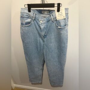 NWT- 90s Ultra high rise straight leg Jean - Abercrombie & Fitch - Short